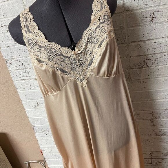 Vasserette Vintage Tan Lace Slip 40 - Picture 1 of 13